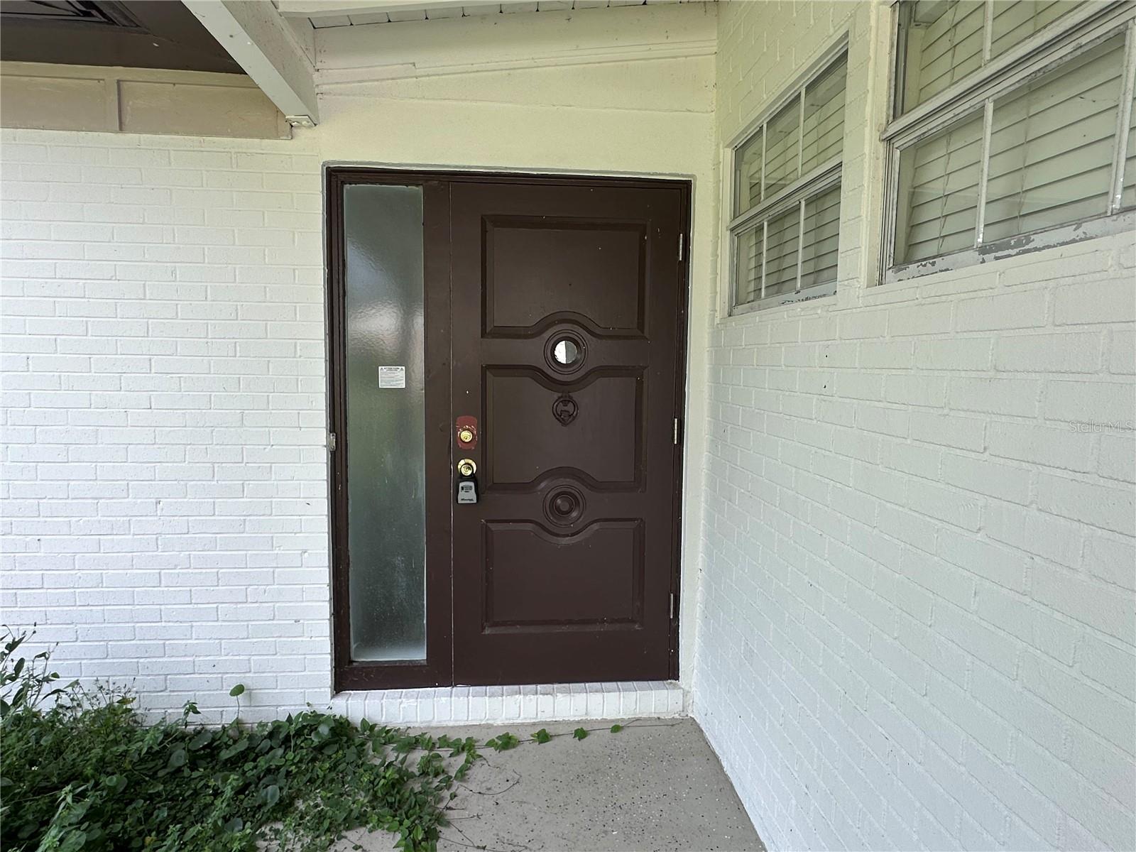 503 BROXBURN AVE — photo 3