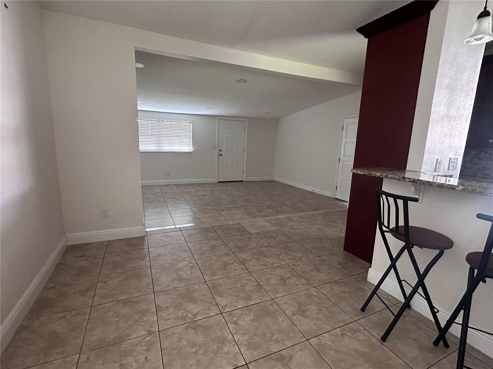 503 BROXBURN AVE — photo 4