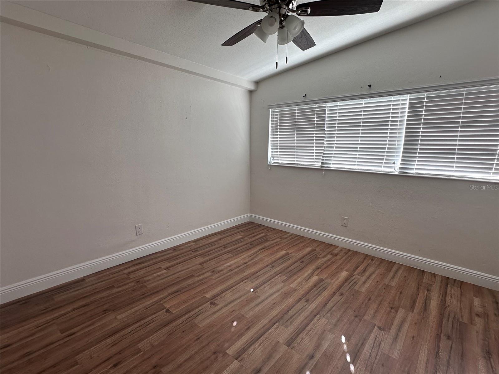 503 BROXBURN AVE — photo 12