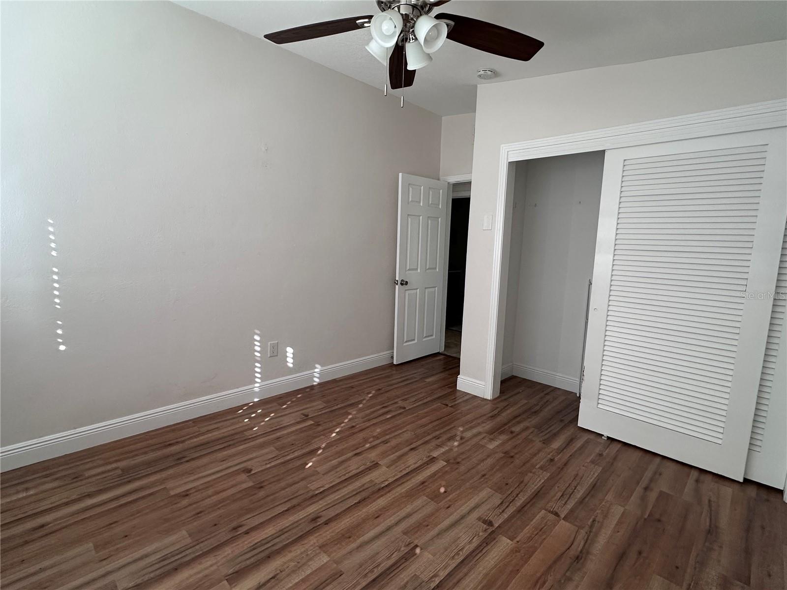 503 BROXBURN AVE — photo 13