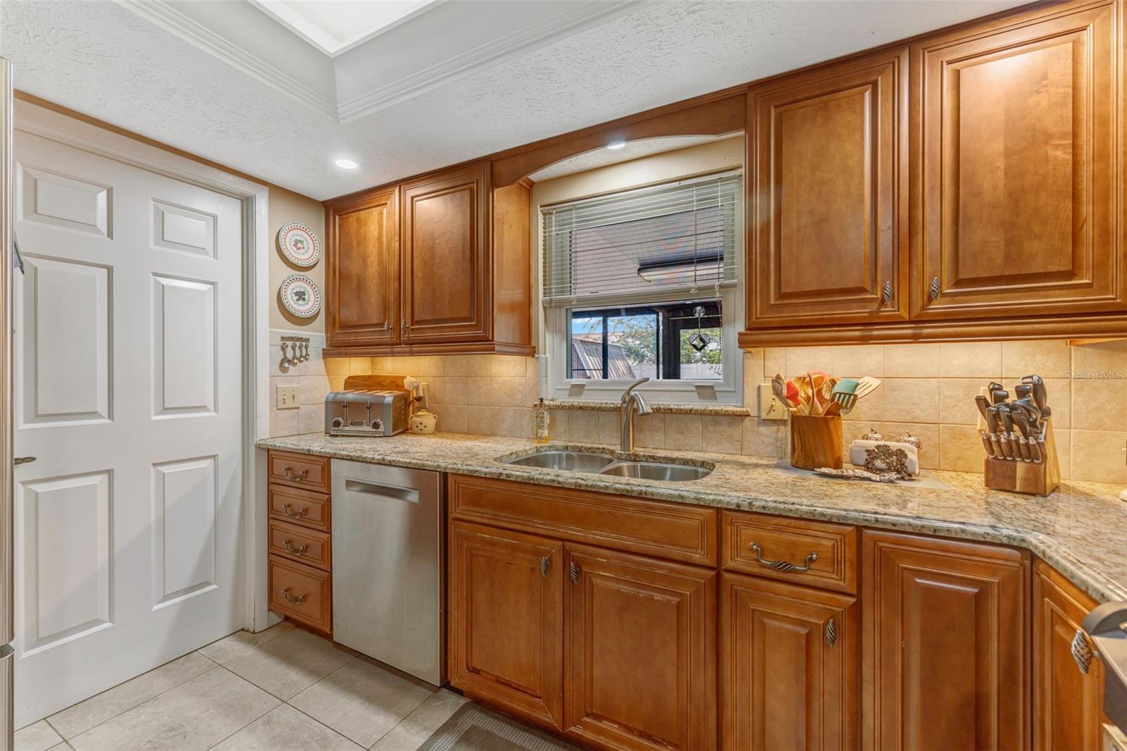 4001 HIGHGATE DR — photo 6