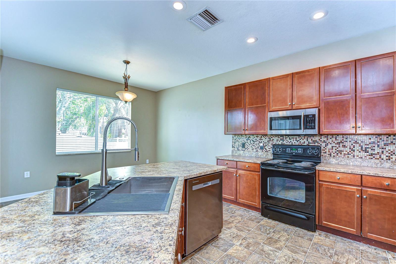 6716 BLUFF MEADOW CT — photo 20