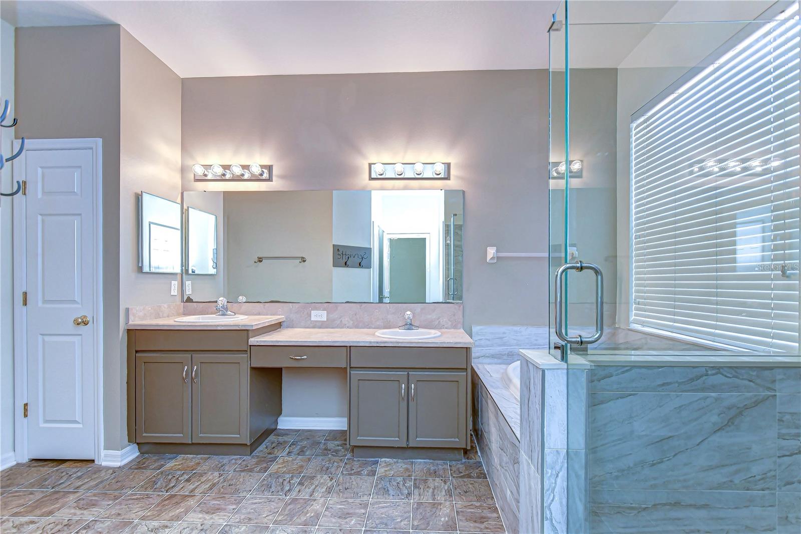 6716 BLUFF MEADOW CT — photo 31