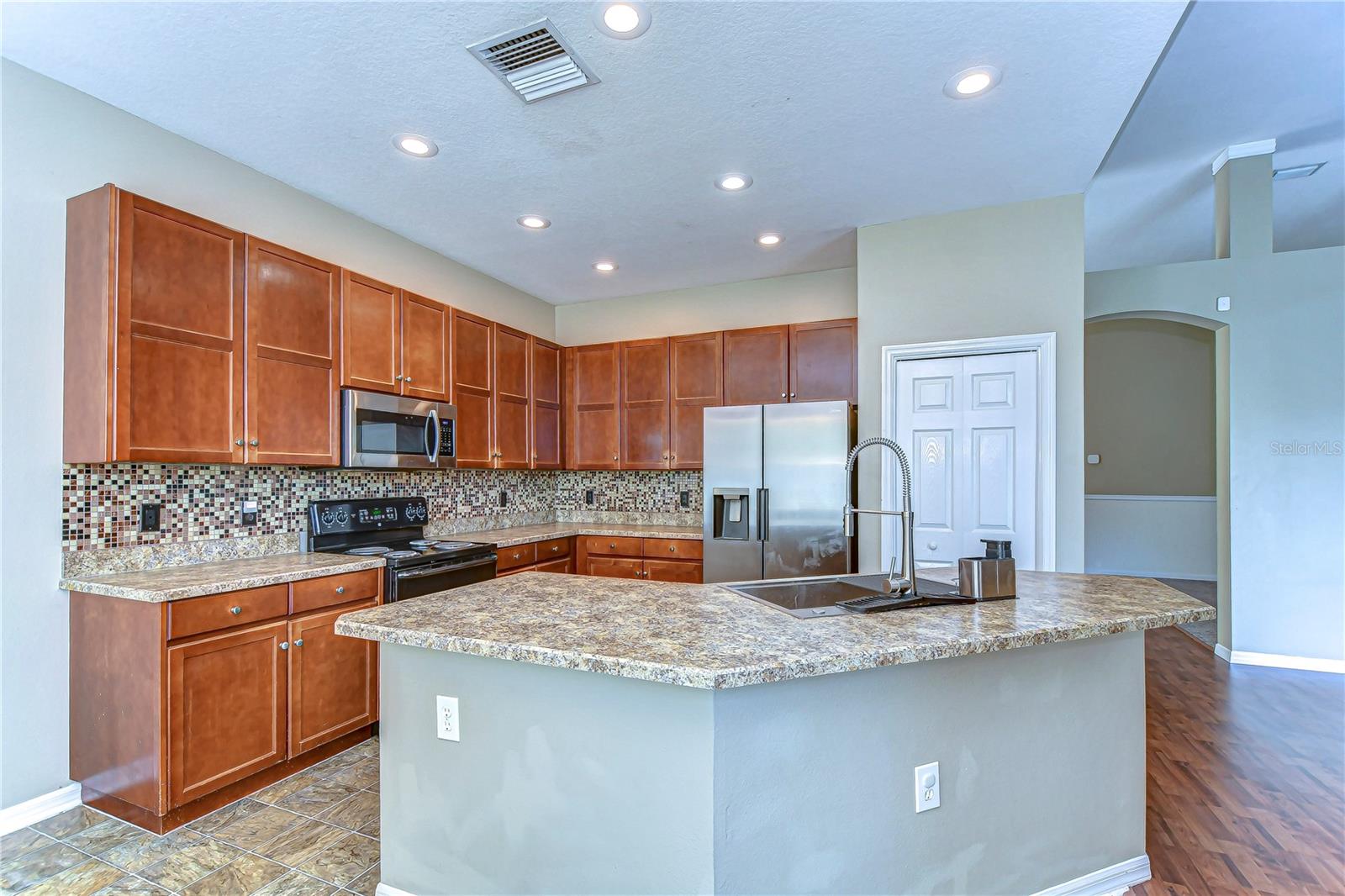 6716 BLUFF MEADOW CT — photo 24