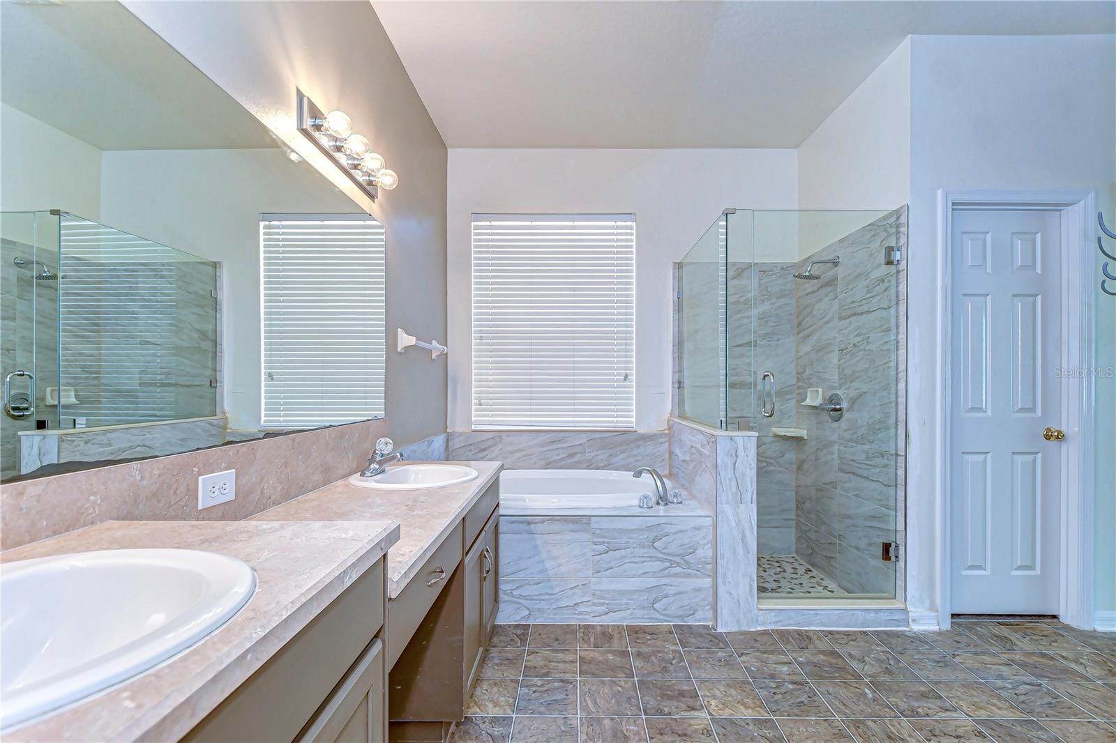 6716 BLUFF MEADOW CT — photo 33
