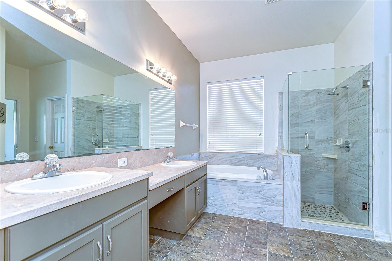 6716 BLUFF MEADOW CT — photo 32
