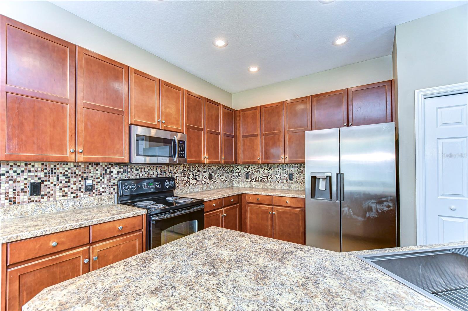 6716 BLUFF MEADOW CT — photo 23