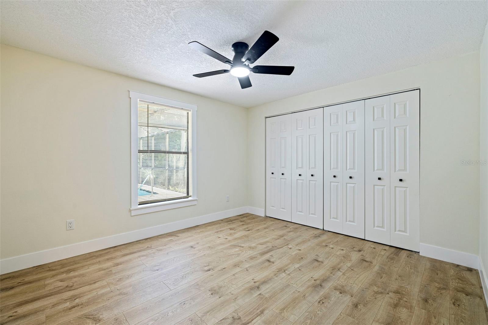 1671 CASTLEWOOD LN — photo 26