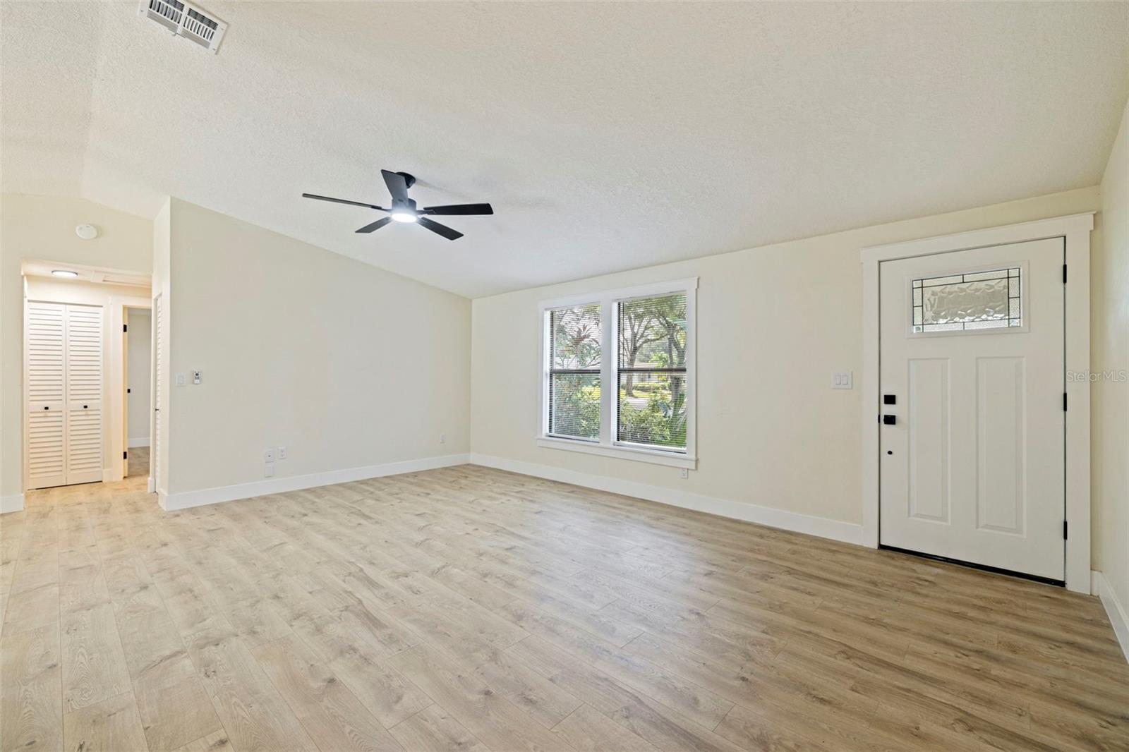 1671 CASTLEWOOD LN — photo 23