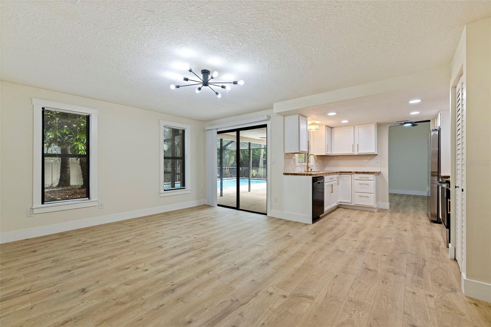 1671 CASTLEWOOD LN — photo 14