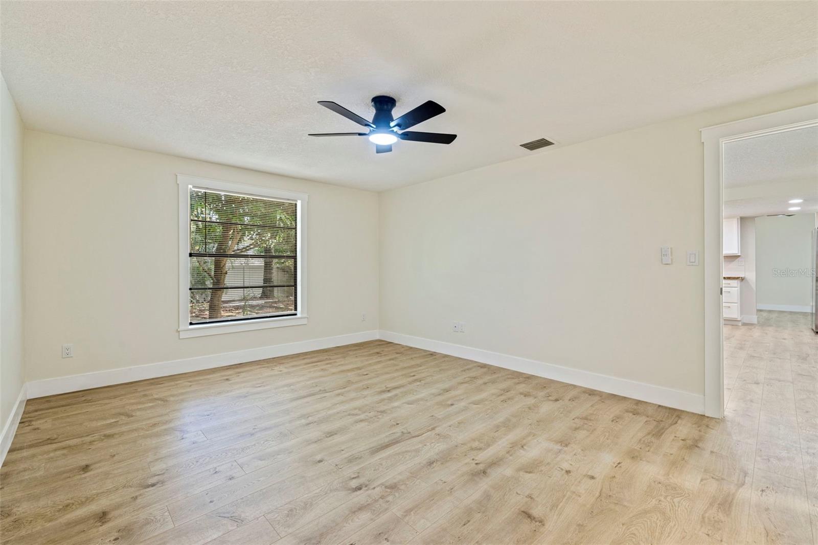 1671 CASTLEWOOD LN — photo 28