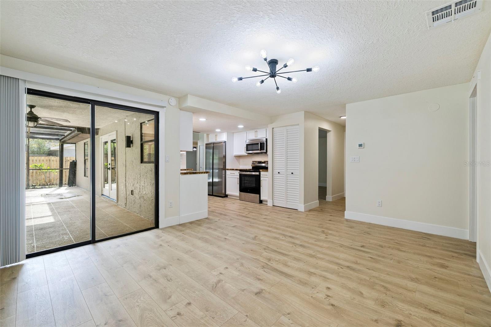 1671 CASTLEWOOD LN — photo 16