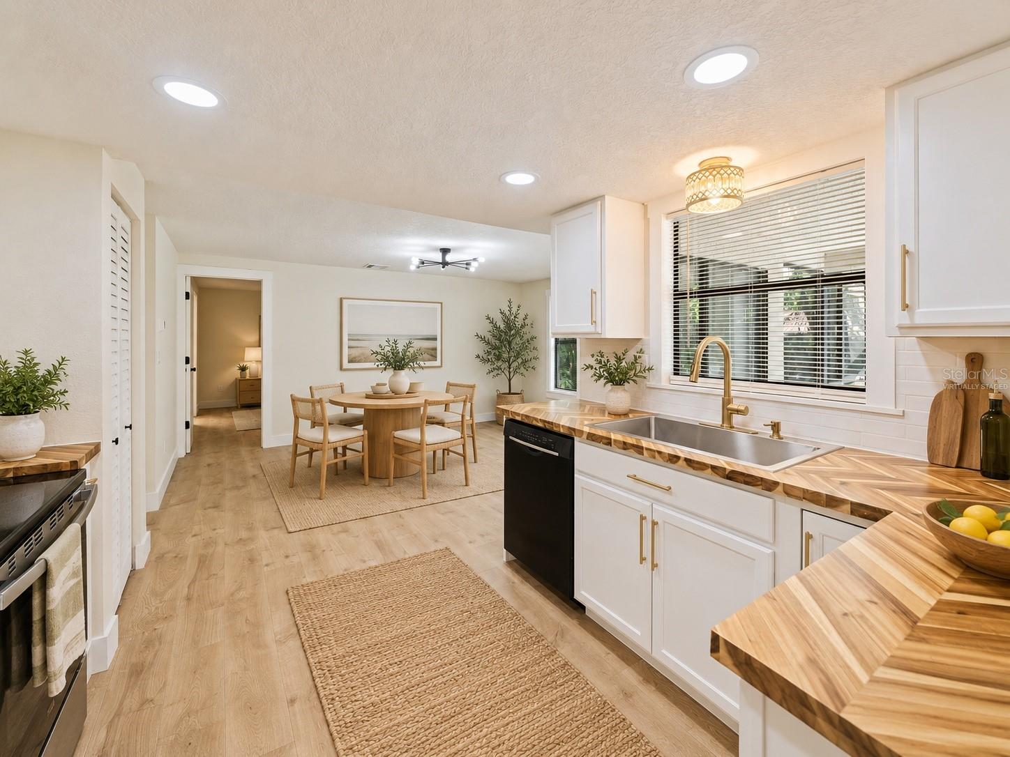 1671 CASTLEWOOD LN — photo 9