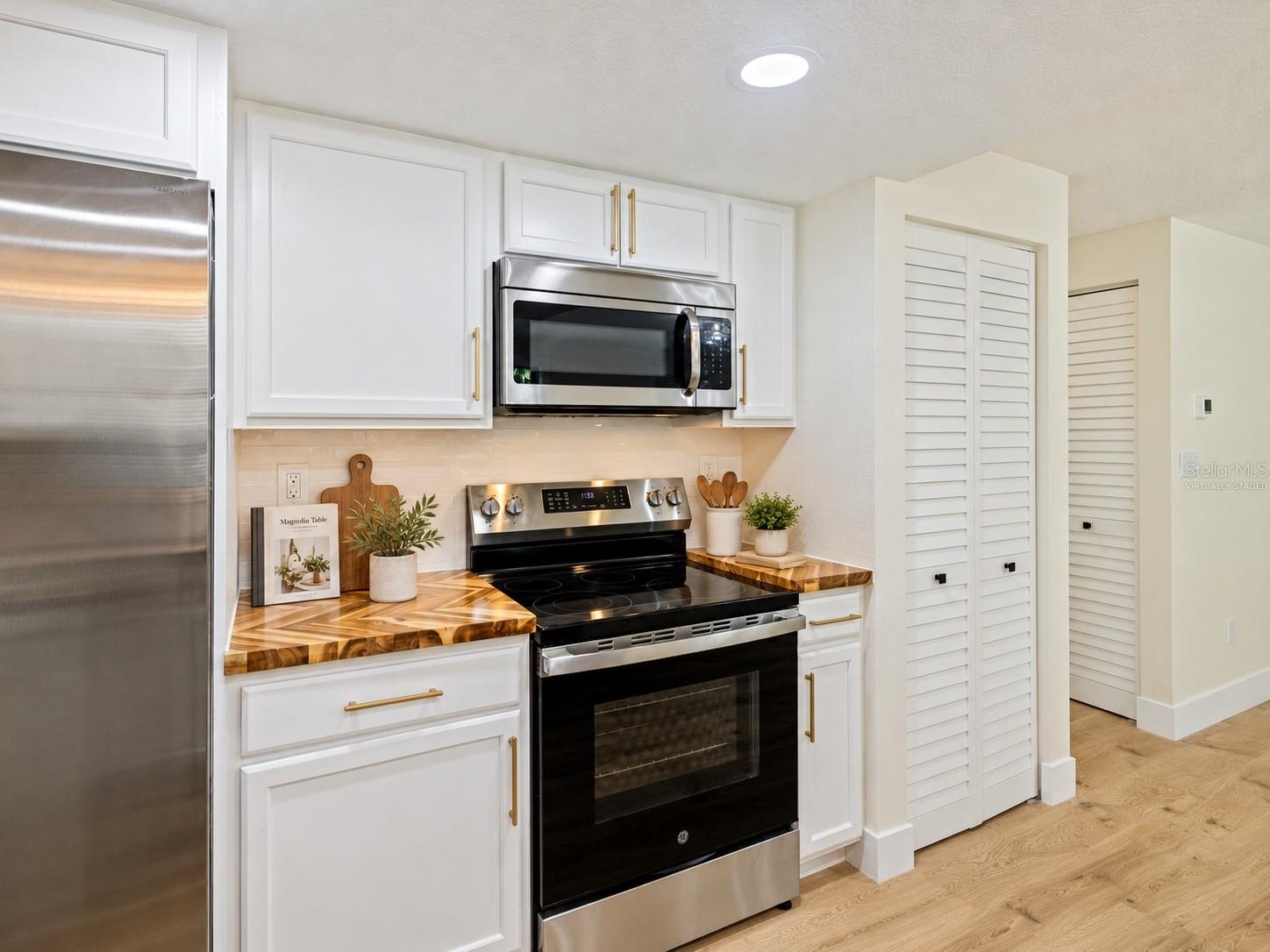 1671 CASTLEWOOD LN — photo 8