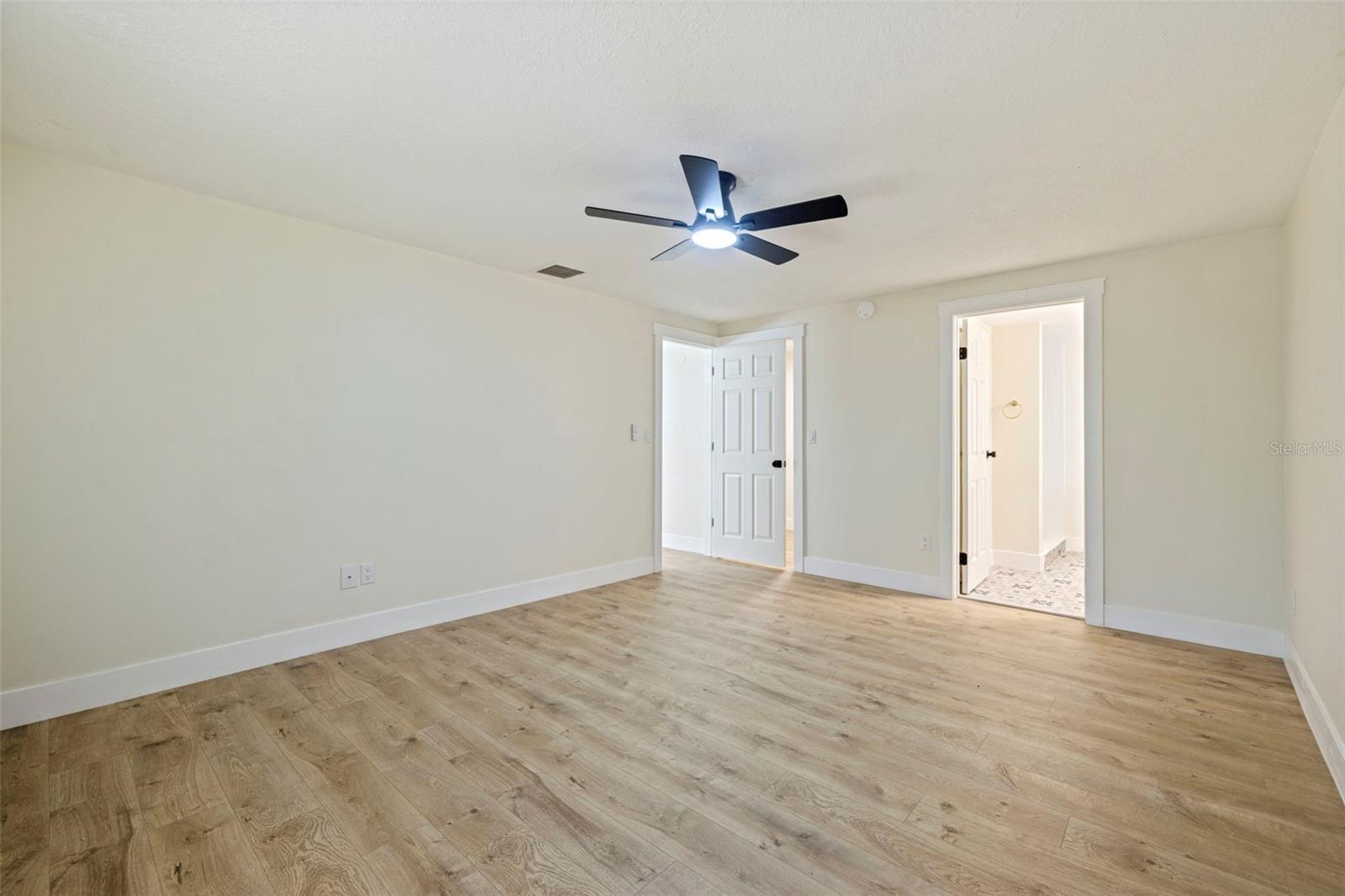 1671 CASTLEWOOD LN — photo 30