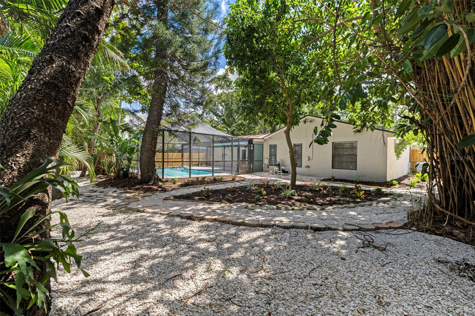 1671 CASTLEWOOD LN — photo 38