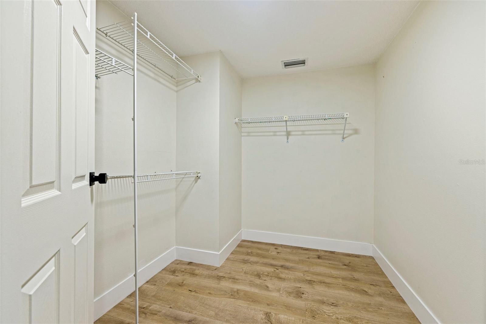 1671 CASTLEWOOD LN — photo 25