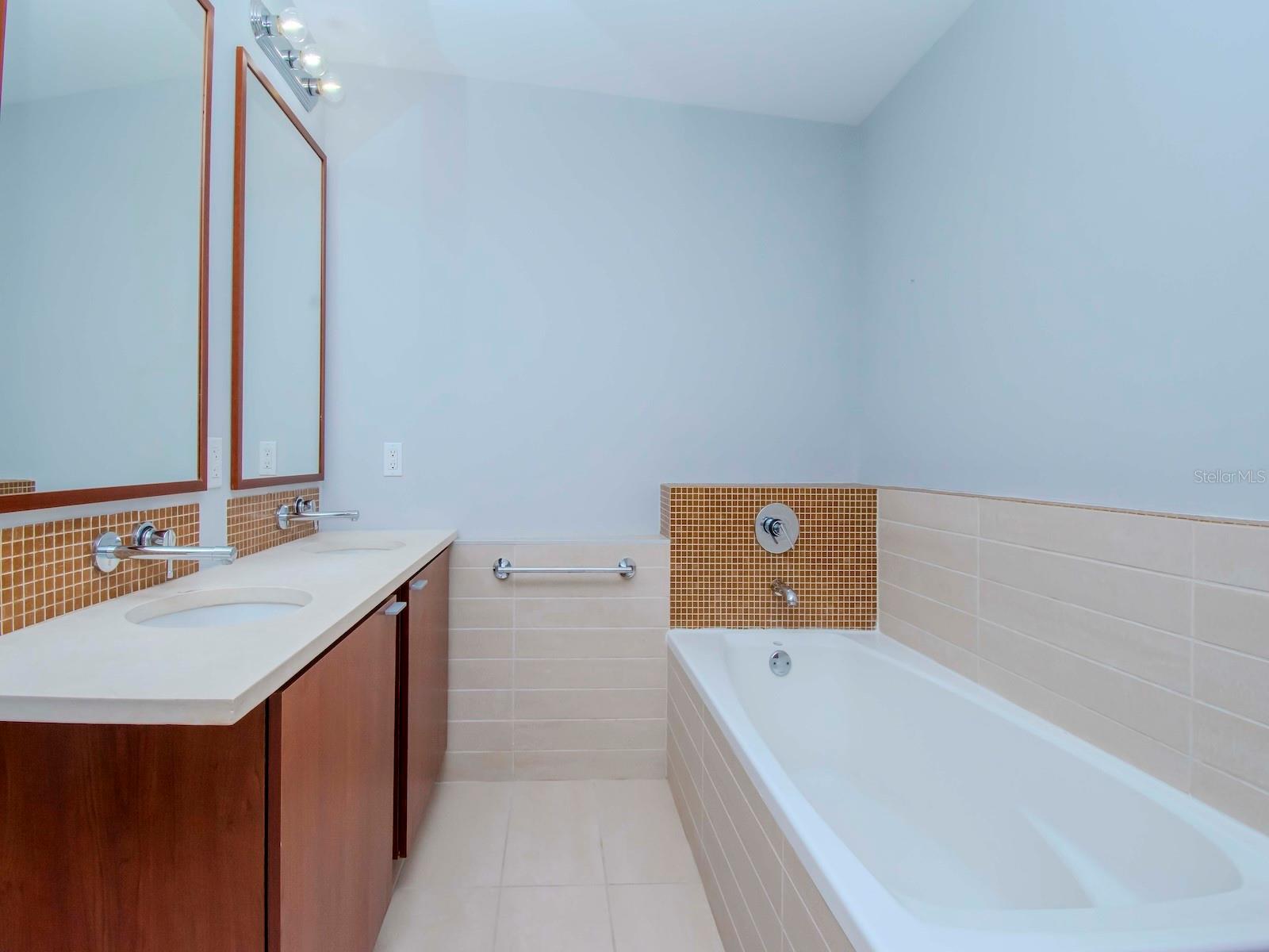 912 CHANNELSIDE DR #2311 — photo 12