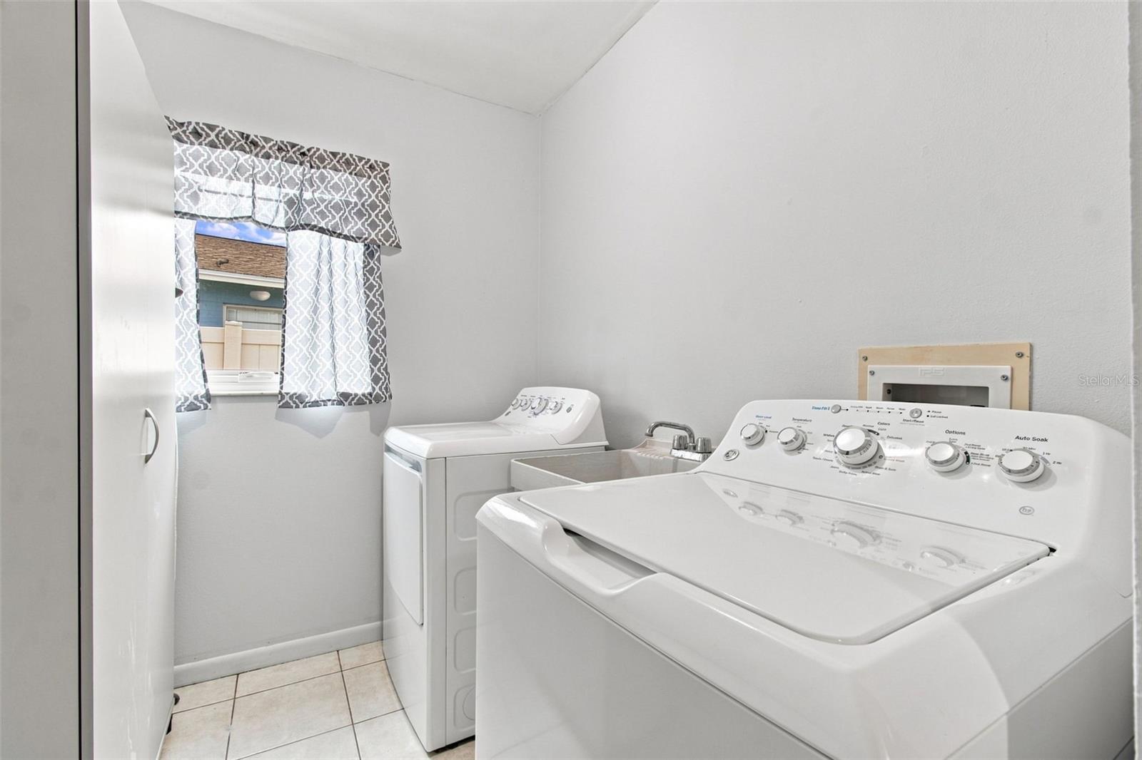 3721 SAND PEBBLE DR — photo 41