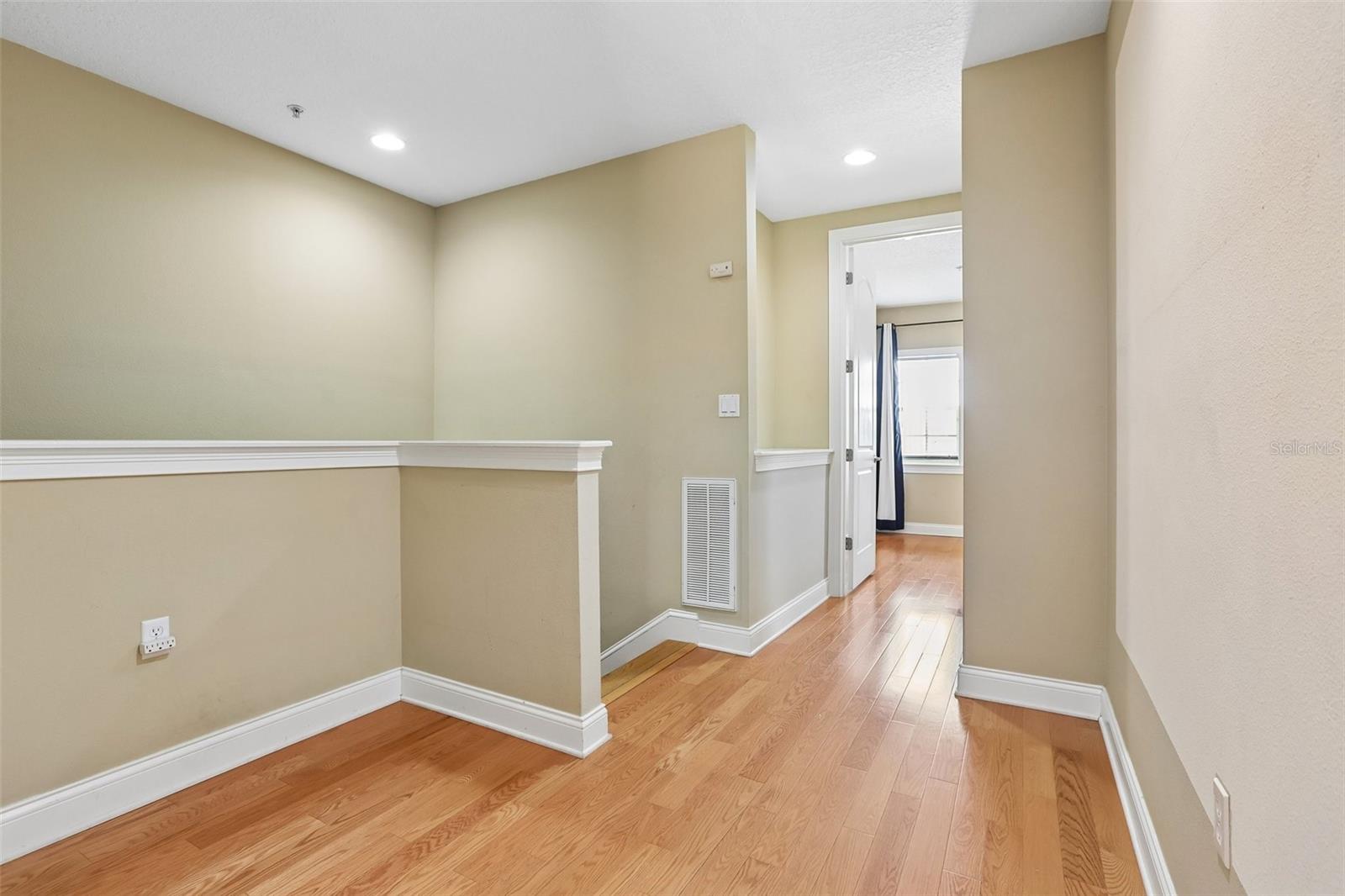 1008 S MOODY AVE #3 — photo 35