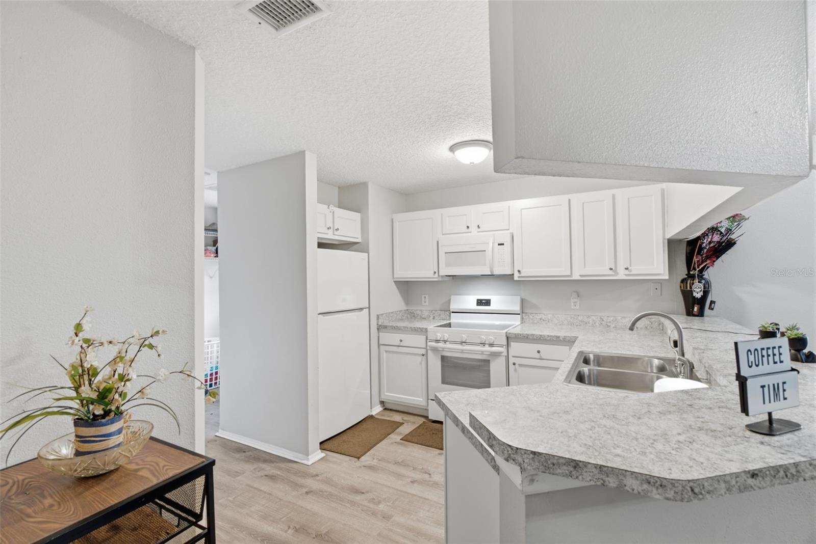 3203 DELEUIL AVE — photo 6