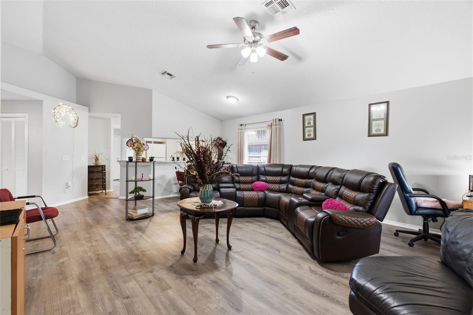 3203 DELEUIL AVE — photo 4