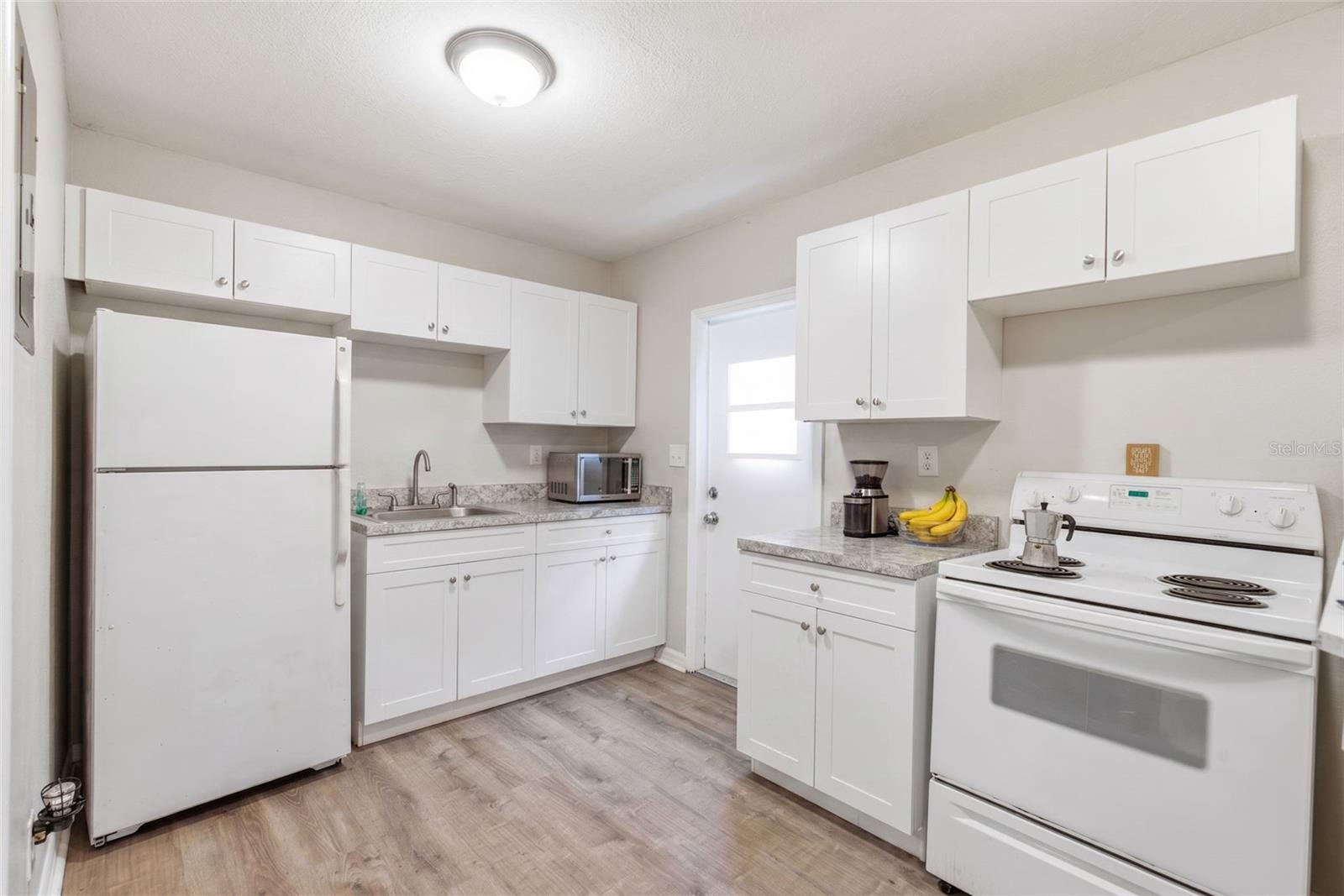 3203 DELEUIL AVE — photo 23
