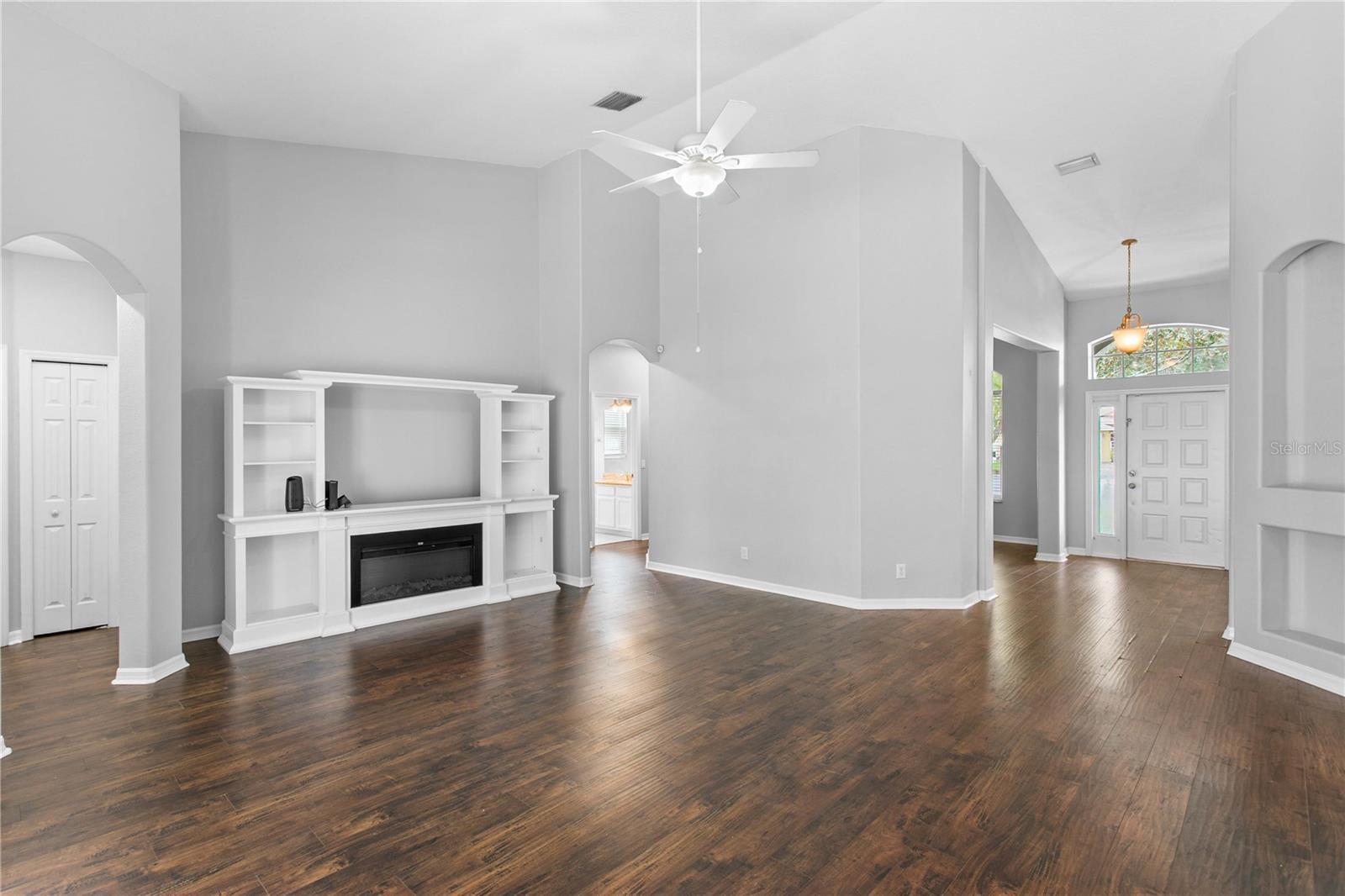 1604 LORIANA ST — photo 16
