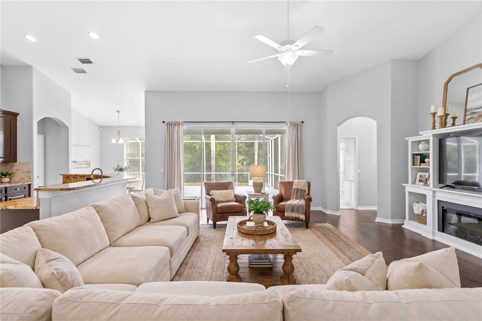 1604 LORIANA ST — photo 12