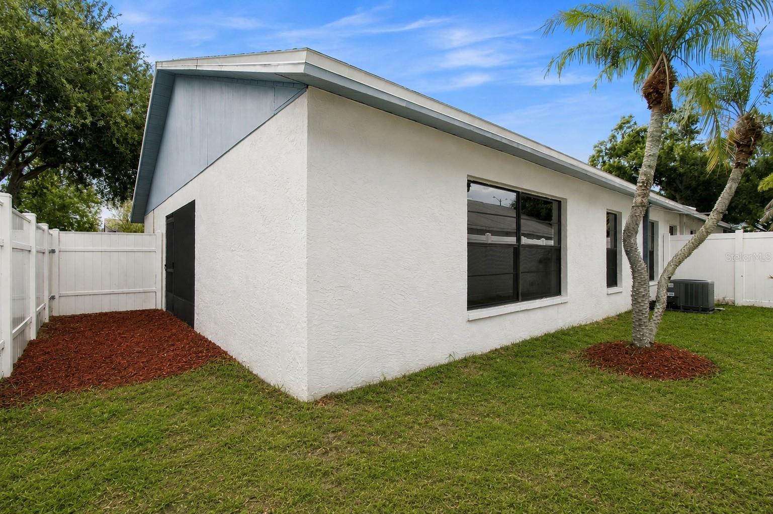 2044 SHEFFIELD CT — photo 14