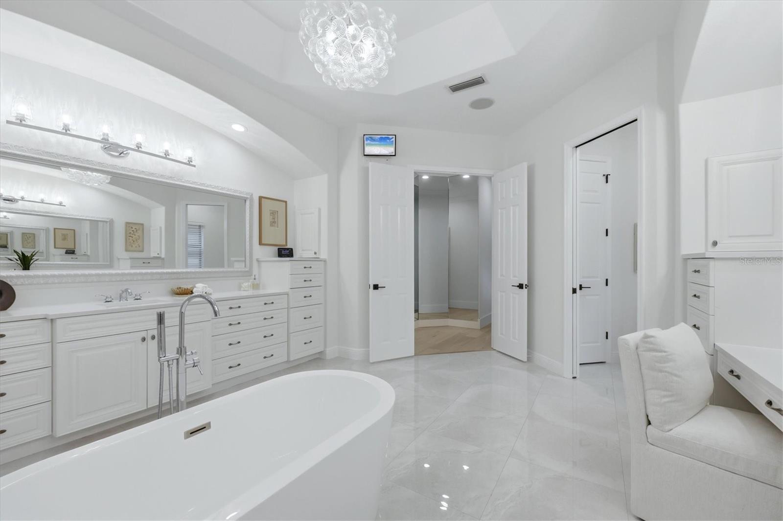 6809 BELMONT CT — photo 37