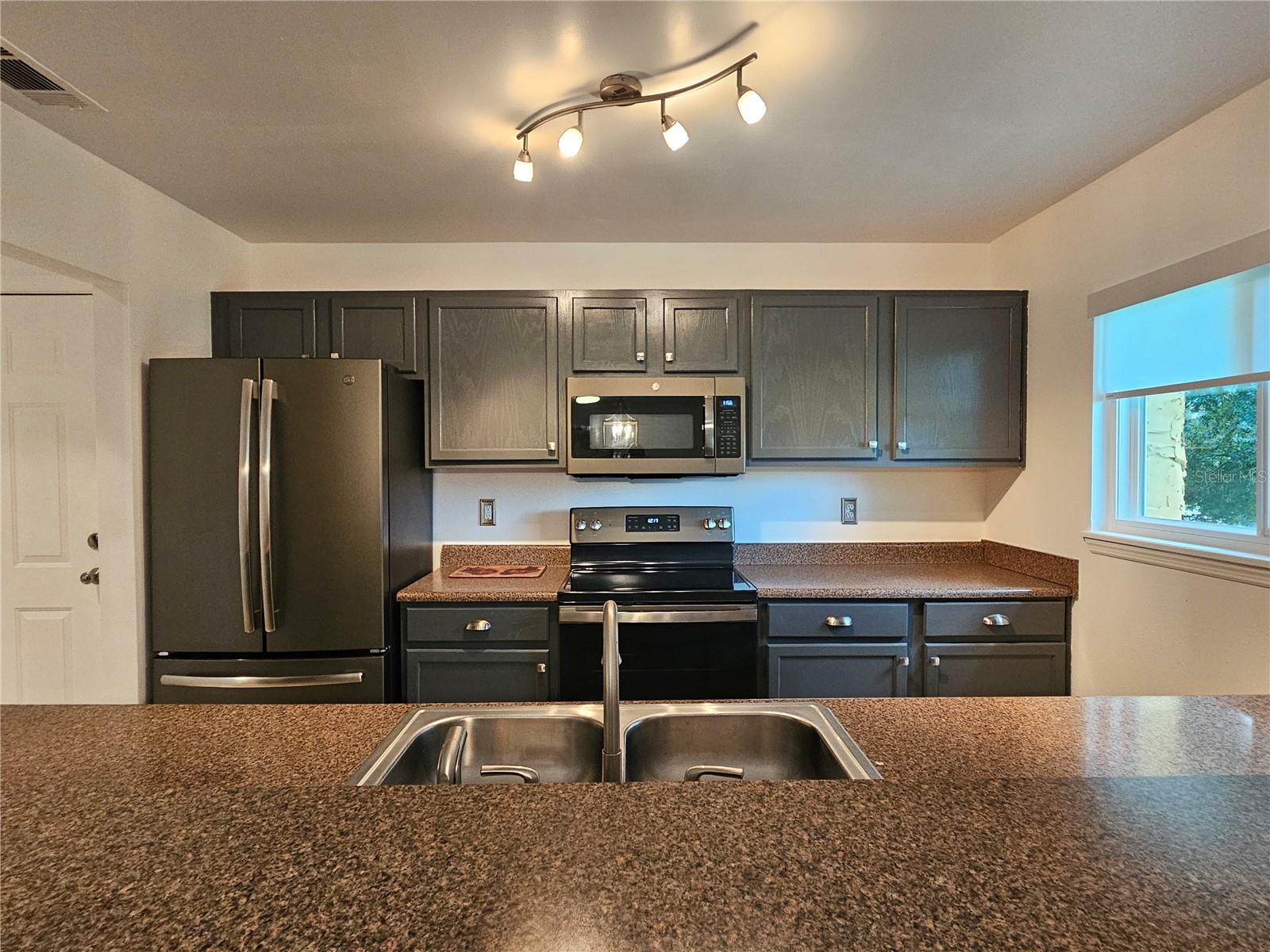 1737 PARAKEET WAY #609 — photo 10