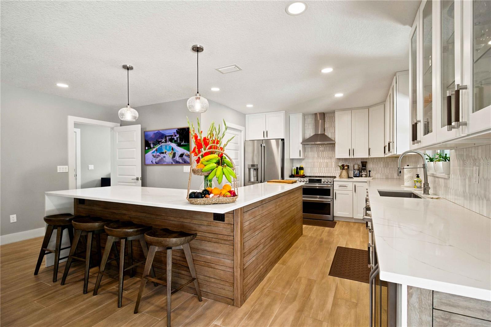 2410 SIESTA DR — photo 9