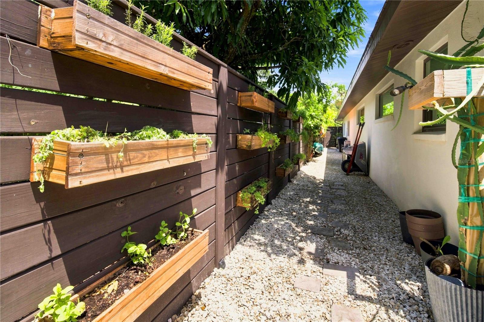 2410 SIESTA DR — photo 40