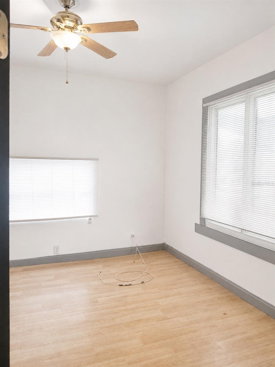 2107 W CHESTNUT ST — photo 15