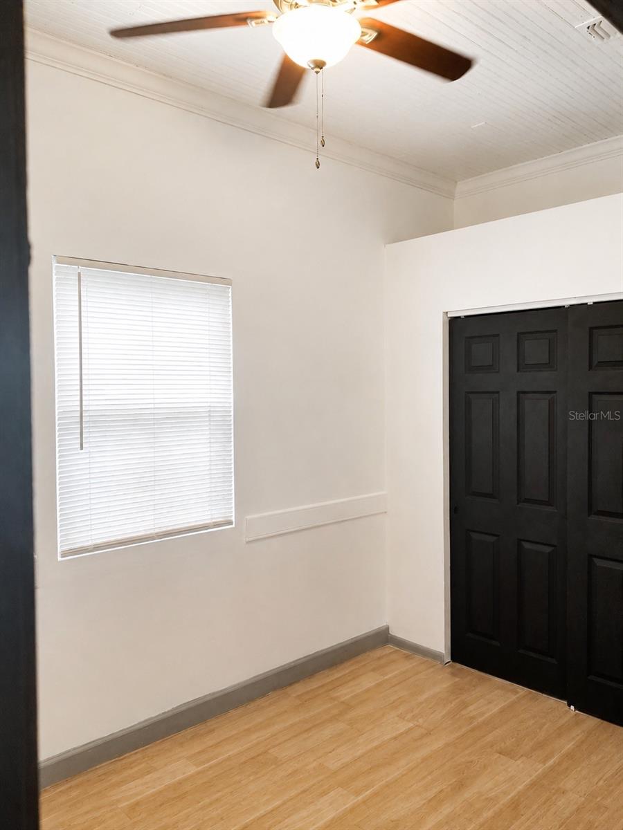 2107 W CHESTNUT ST — photo 16