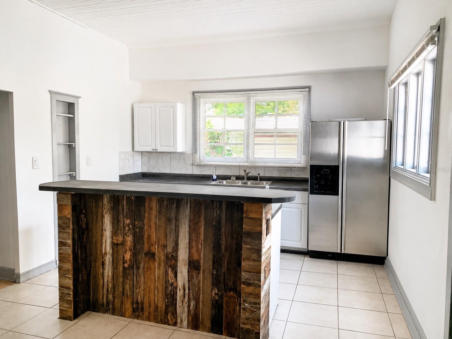 2107 W CHESTNUT ST — photo 12