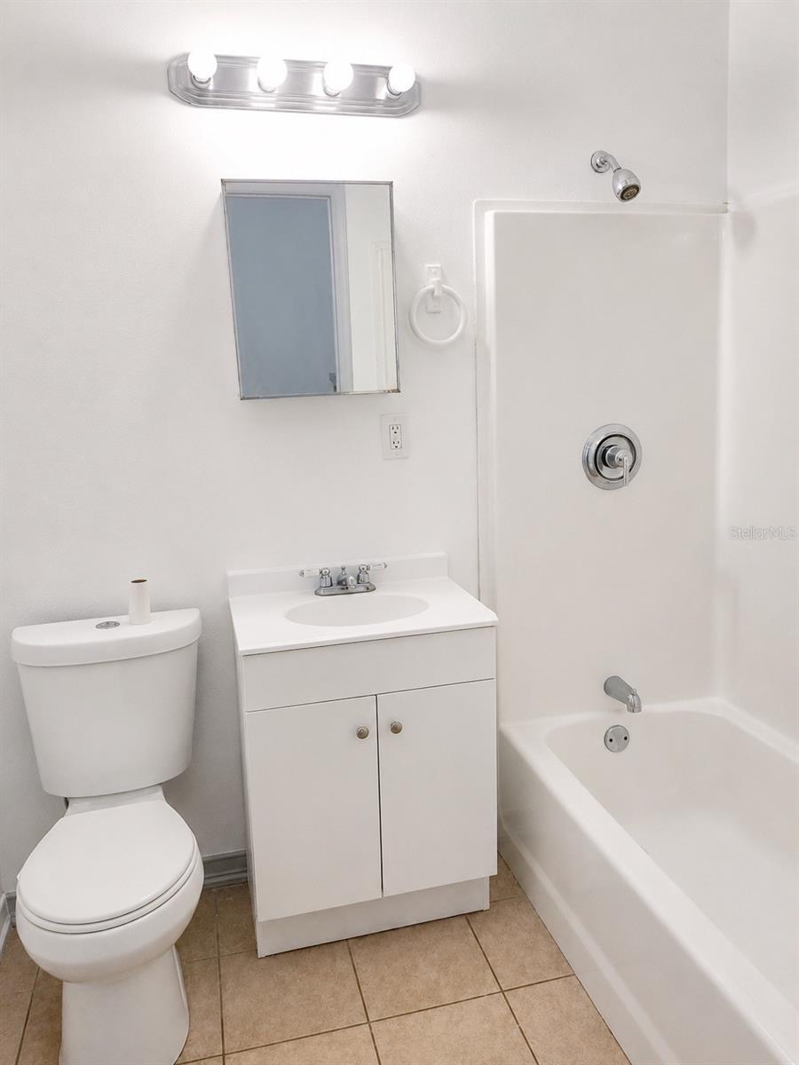 2107 W CHESTNUT ST — photo 14