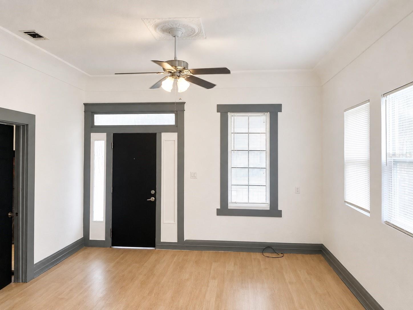 2107 W CHESTNUT ST — photo 19