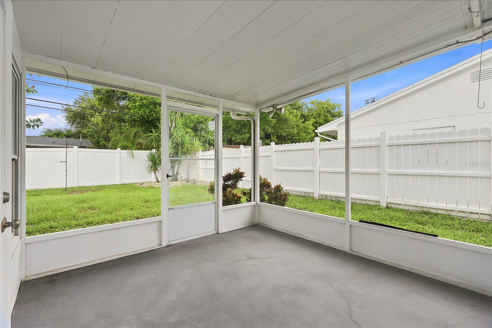 10926 TEMPLE AVE — photo 26