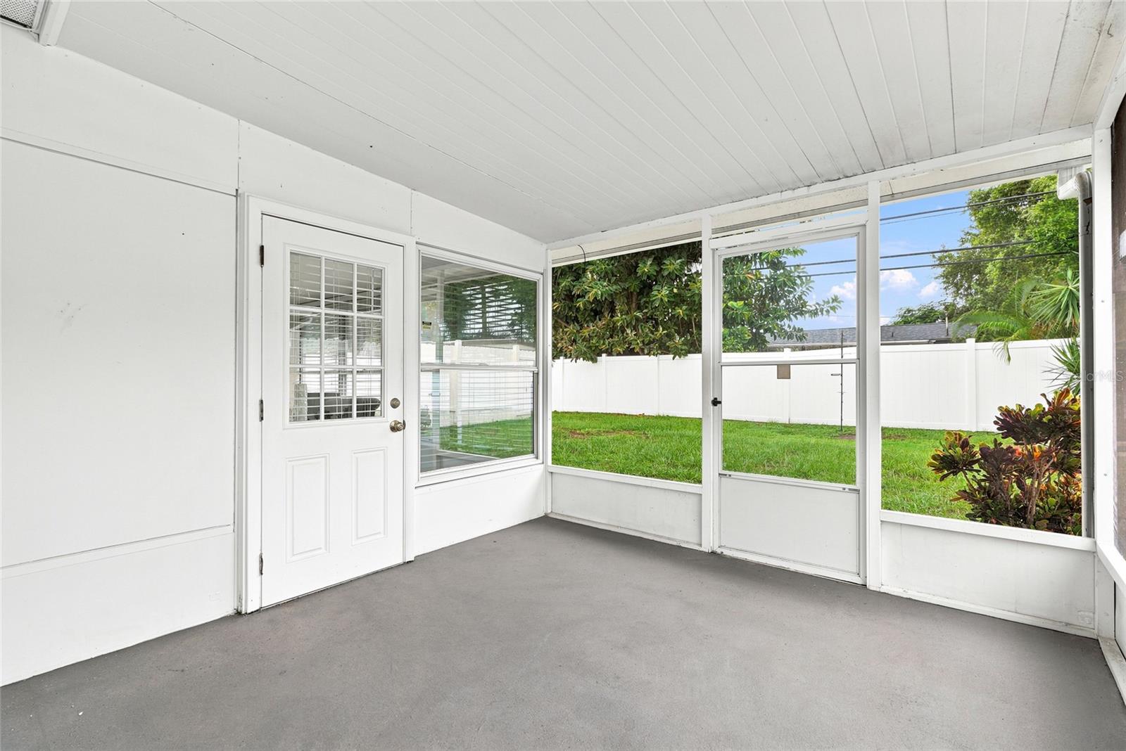 10926 TEMPLE AVE — photo 27