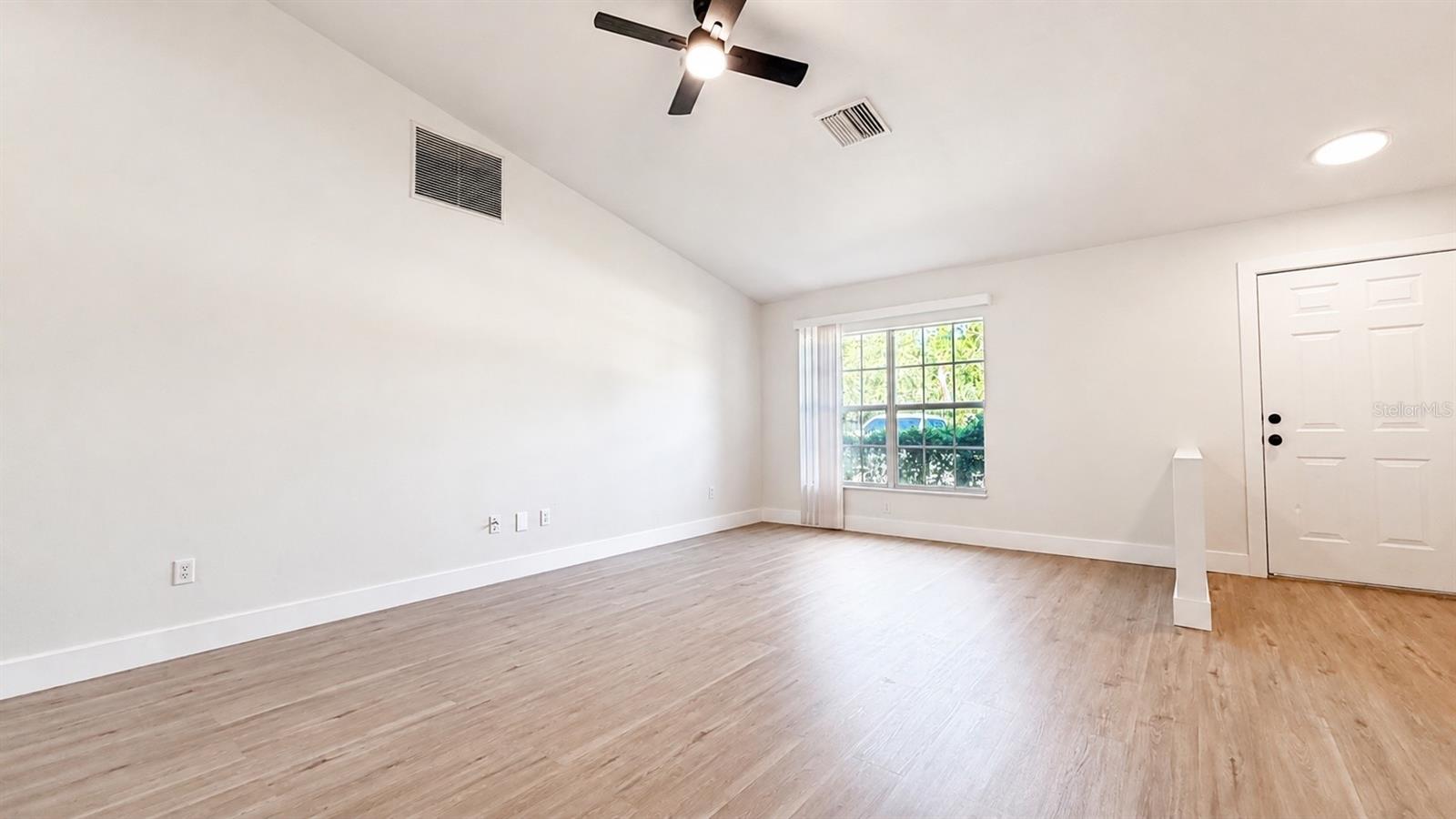 1212 IMPALA ST — photo 2
