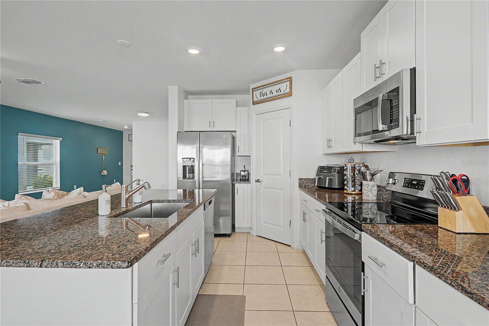 6357 BEVERLY HILLS DR — photo 18