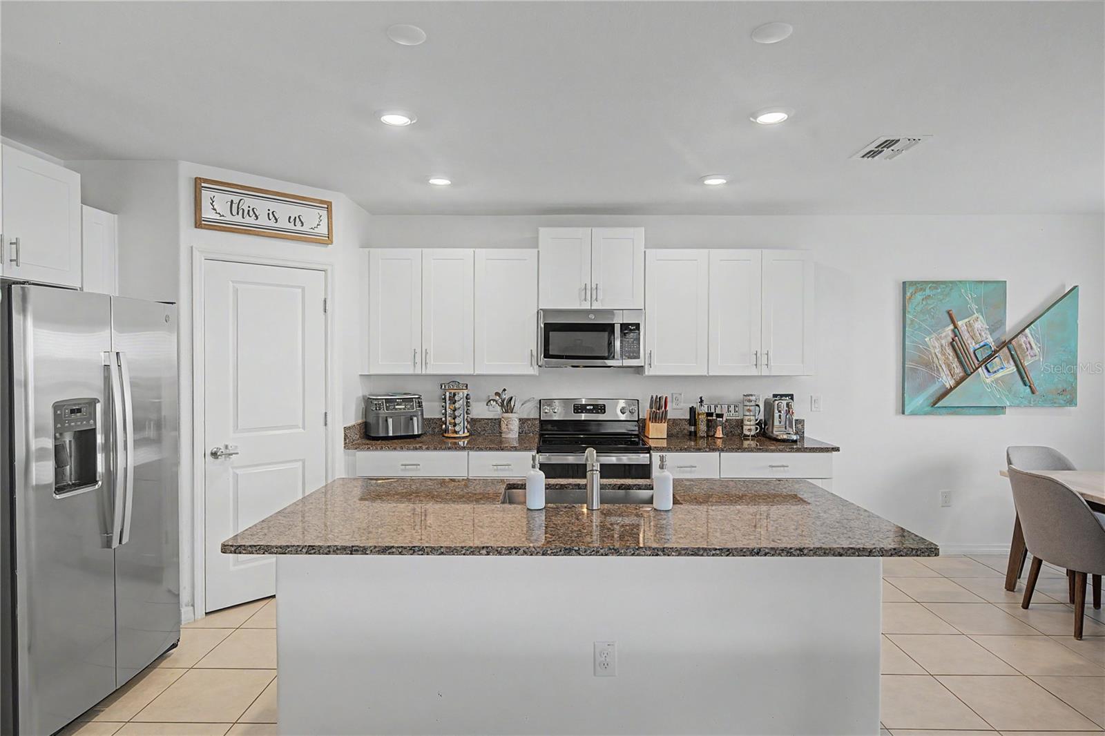 6357 BEVERLY HILLS DR — photo 9