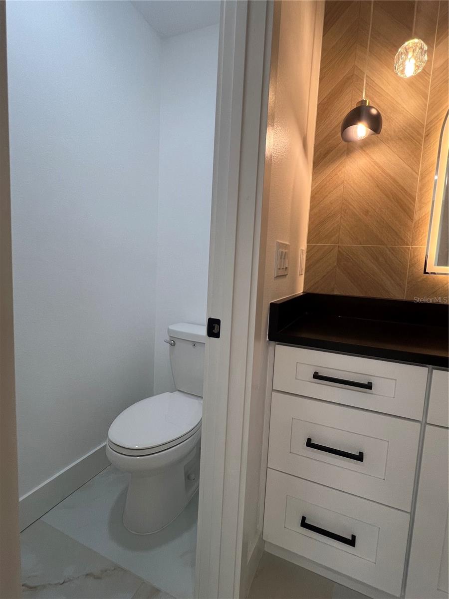 8915 N WILLOW AVE — photo 38