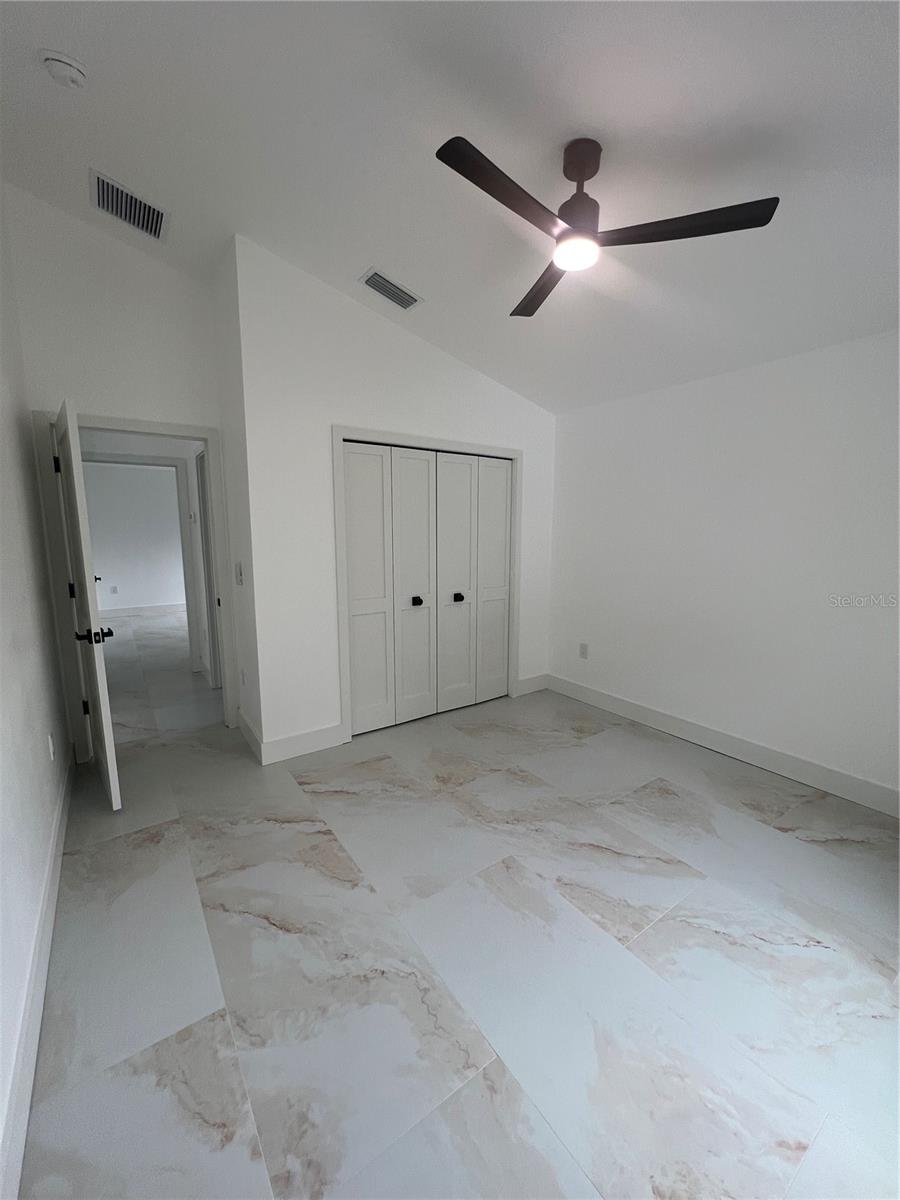 8915 N WILLOW AVE — photo 27