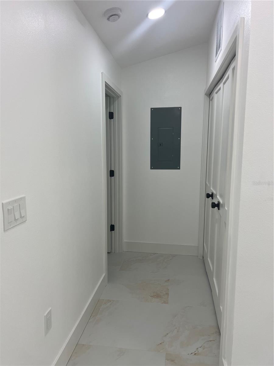 8915 N WILLOW AVE — photo 20