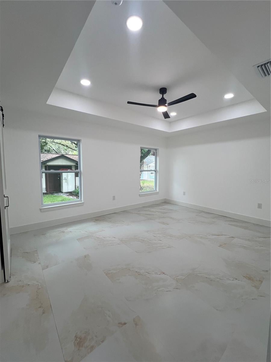 8915 N WILLOW AVE — photo 35