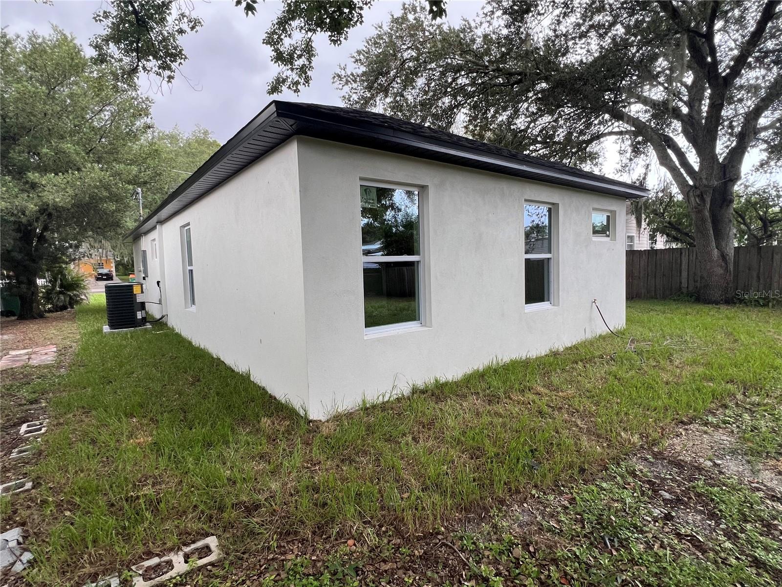 8915 N WILLOW AVE — photo 45