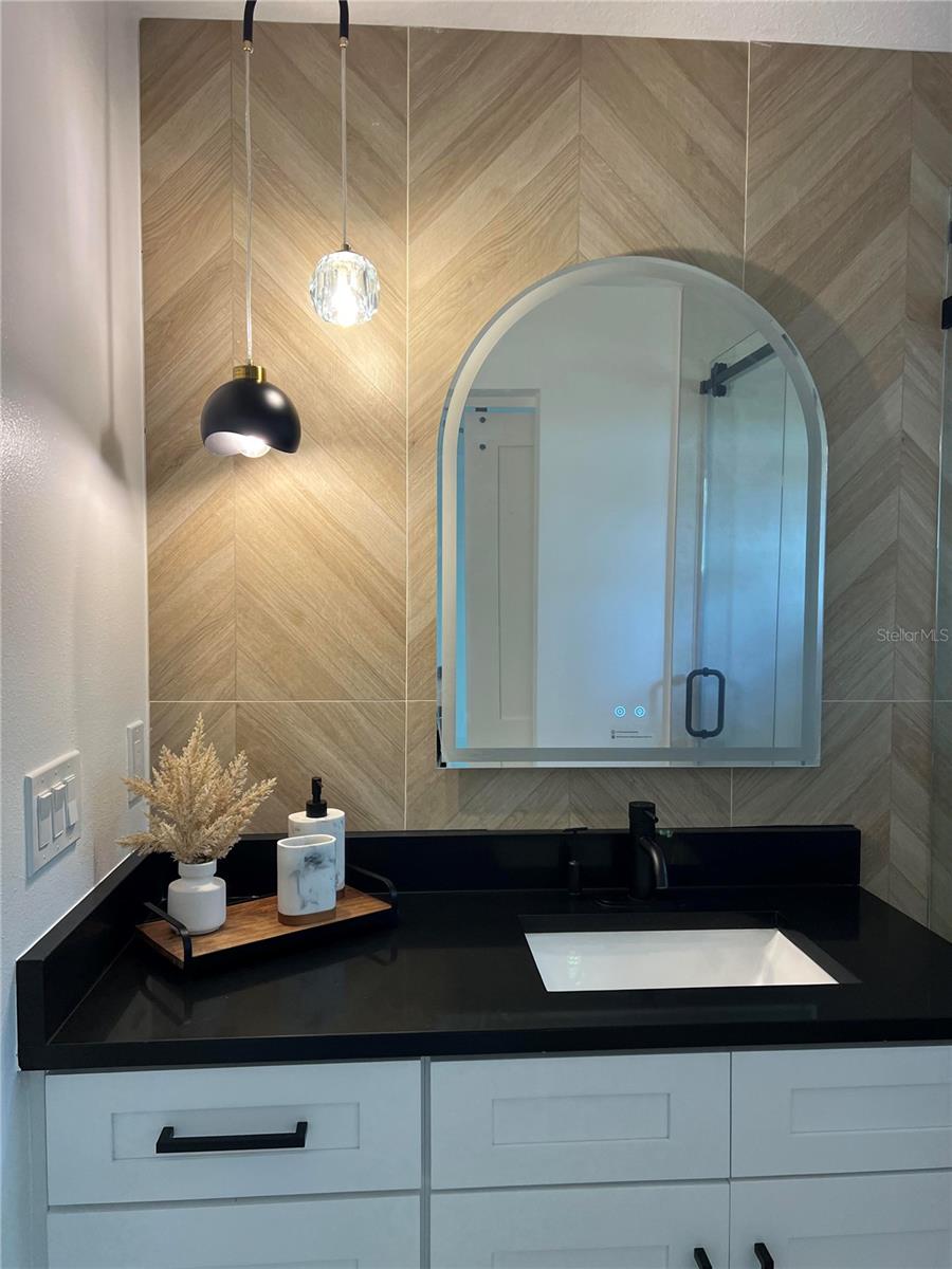 8915 N WILLOW AVE — photo 32